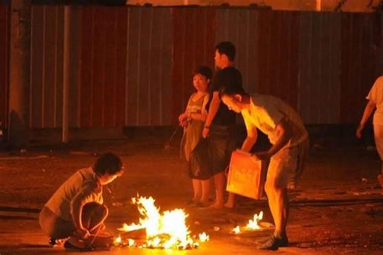 ...这几天 我们楼下 或者马路边 晚上有人在烧纸钱 这是为什么 难道是什 ...