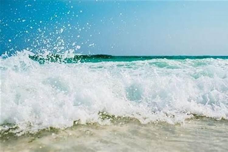 梦到海水涨潮是怎么回事 梦见海水涨潮有什么征兆
