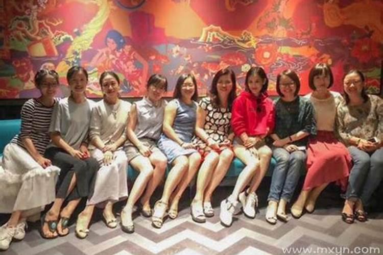 梦见与很久没见的同学吃饭