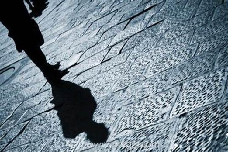 梦见女朋友被跟踪