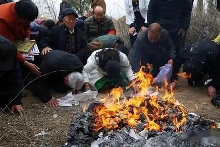 鬼节轧到烧纸灰咋办