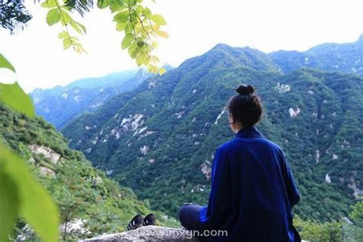 梦见死人笑着跟我说话,梦到死人对我笑还跟我说话