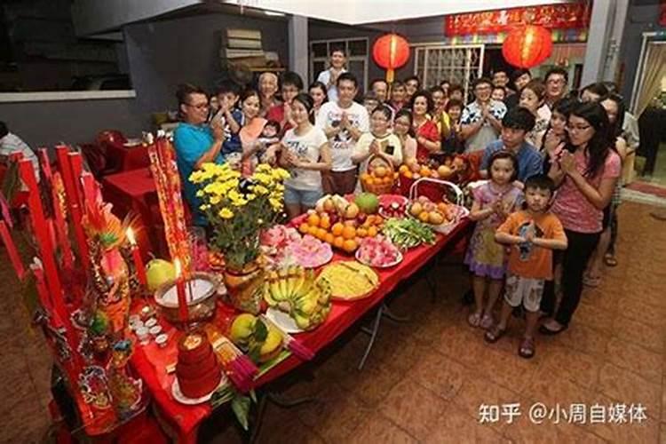 小年夜烧香是上午还是晚上？