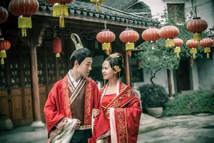 女性桃花劫是什么意思？