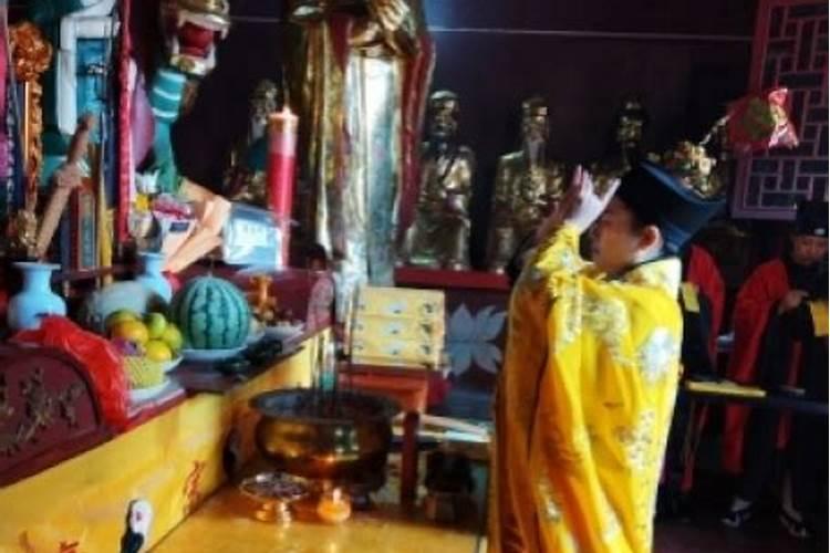 七座车后座放平交警查吗