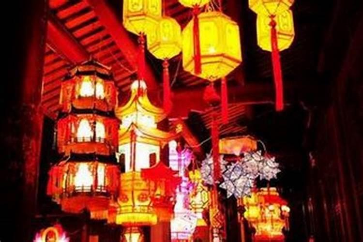 周公解梦梦见很多坟是什么意思