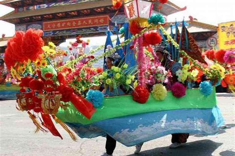 梦见死去的人来家里吃饭的预兆