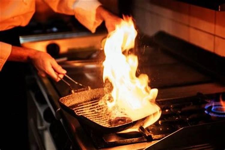 梦见我们老家的厨房着火了