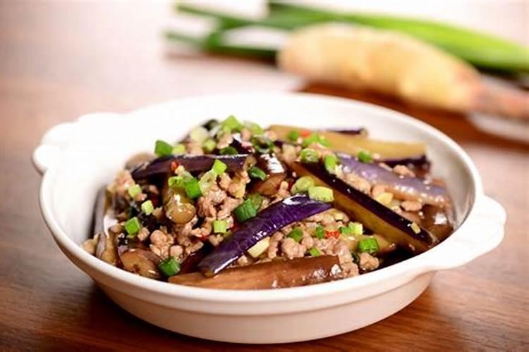 立秋节气常识中咬秋习俗的主要内容有哪些？