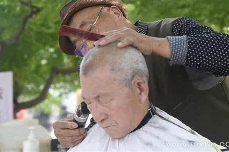 梦见自己被别人强行剃光头