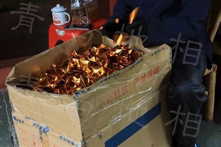 梦见自己女朋友被藤蔓缠住