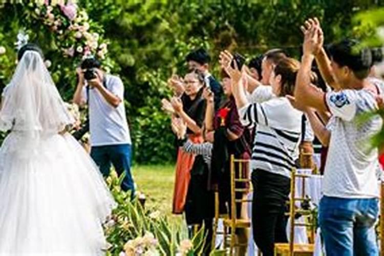 已婚女人做梦梦见前夫结婚