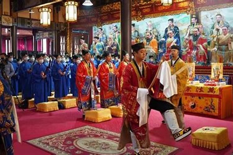 梦见红色棺材是什么意思？