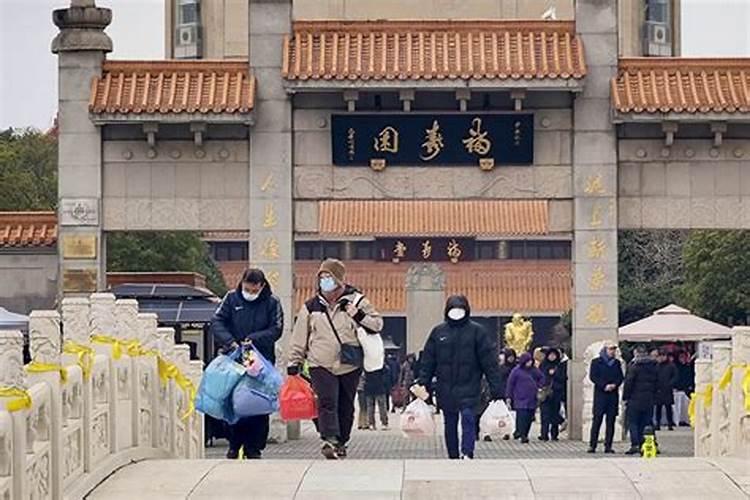 2025年中元节是几月几日