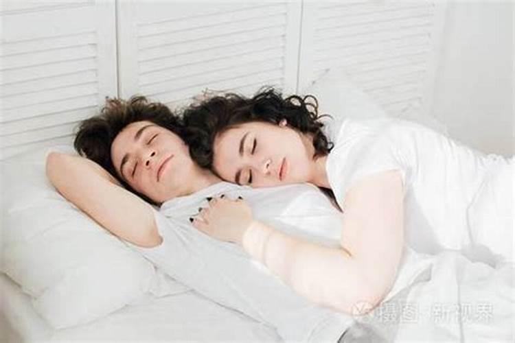梦见和喜欢的女人抱着睡的预兆