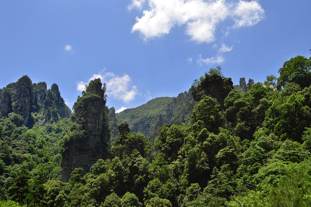 张家界旅游攻略必带：玩转天门山、黄龙洞、袁家界，让你的旅行更省心！