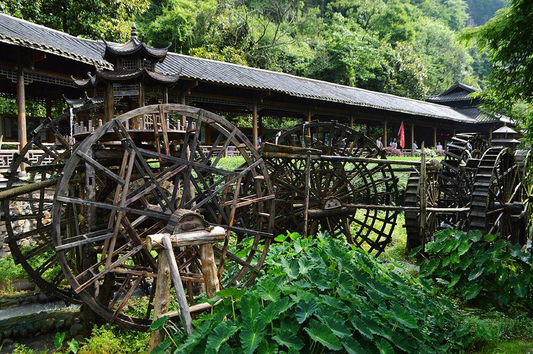 游走张家界，登顶衡山，俯瞰崀山，心系莽山，千百姿态都在湖南