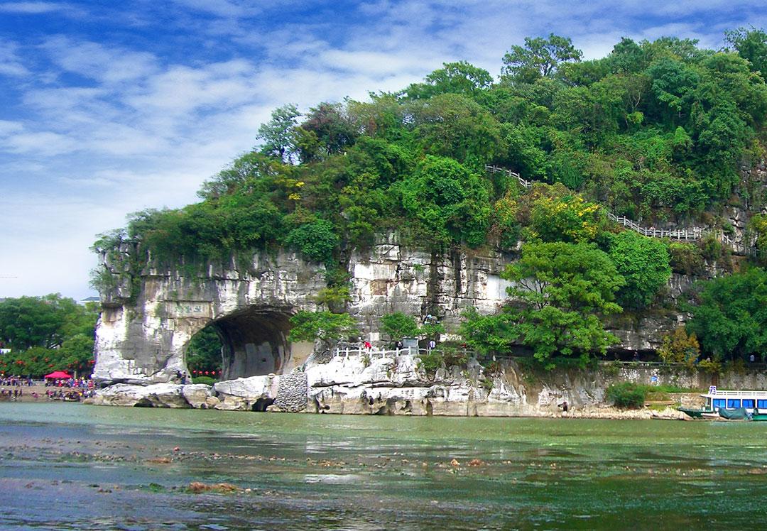 桂林象鼻山旅游，导游忽悠，免费拍照，回家帮景点做广告