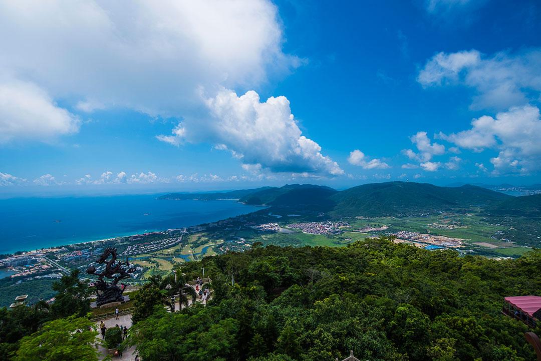 成都一家七口三亚旅游，不听劝告闯禁区三人丧命，将景区告上法庭