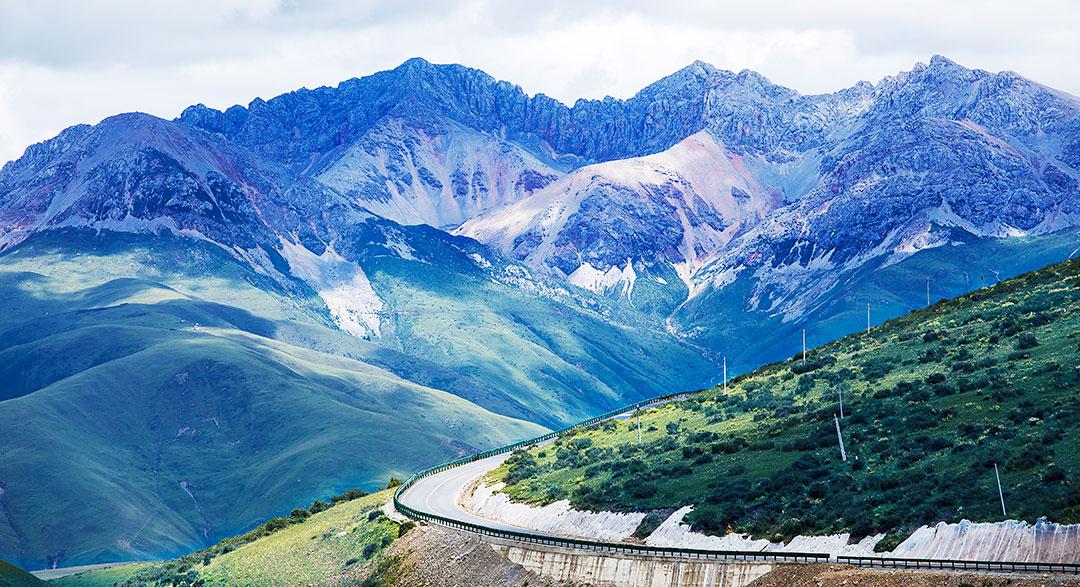 自驾这条线路到西昌，穿越“藏彝走廊”景观大道，在新都桥观日出